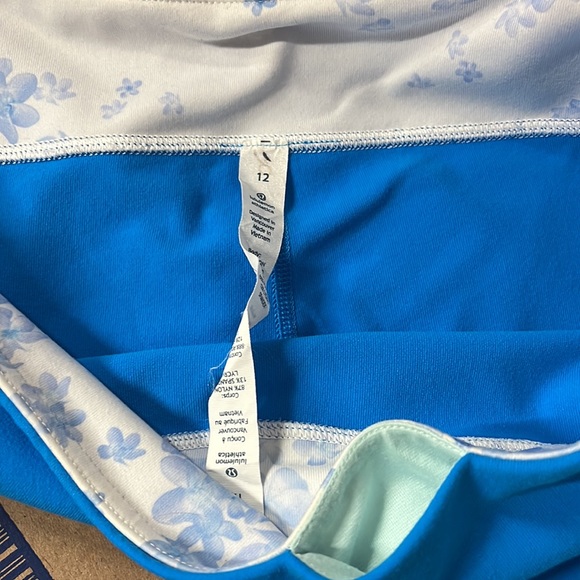 Lululemon crops LNC. Size 12. Beautiful blue color
LL18 - Picture 7 of 7